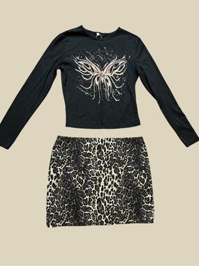 Trendy 2-Piece Outfit – Size Small/6
